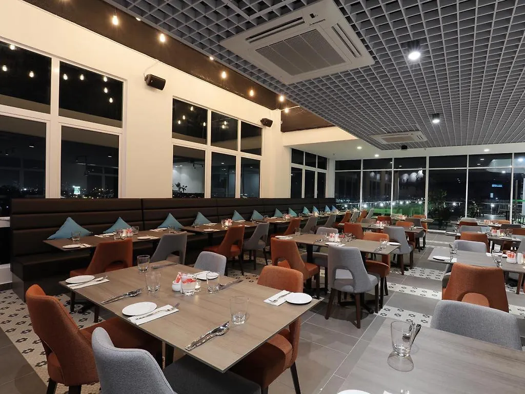 Amerin Hotel Johor Bahru 4*,