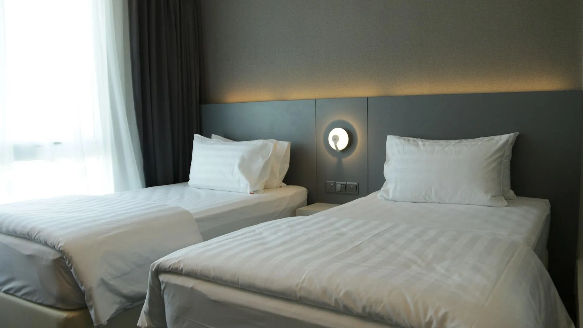 Amerin Hotel Johor Bahru 4*,